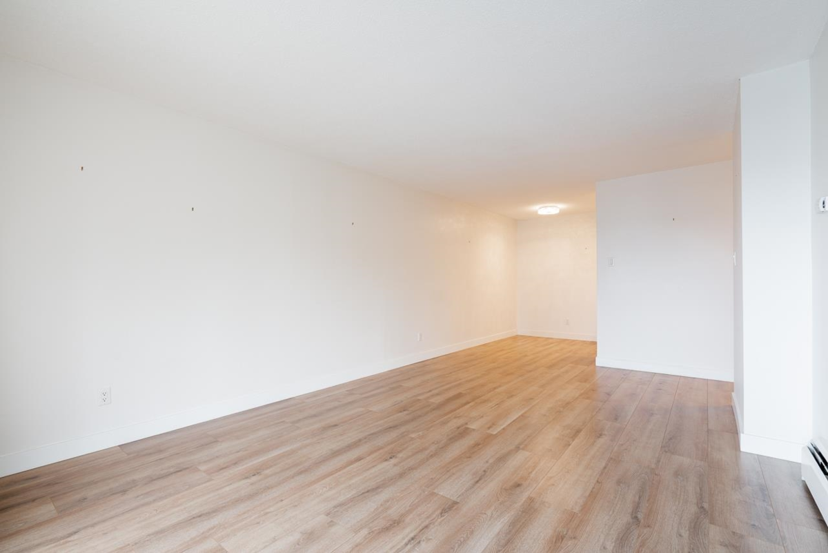 Kitchen Island Photo of 306 505 Ninth Street, New Westminster, BC