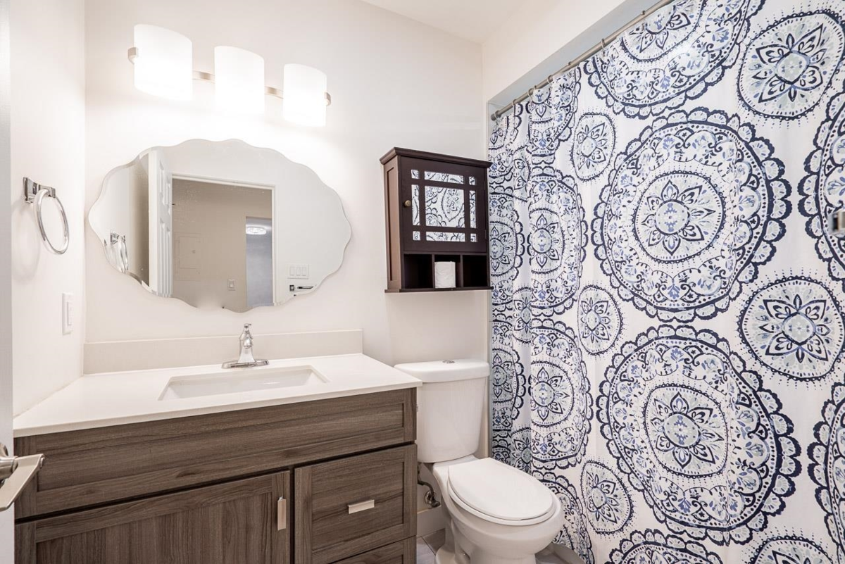 Powder Room Photo of 306 505 Ninth Street, New Westminster, BC