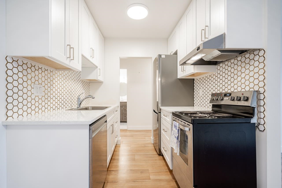 Primary Bathroom Photo of 306 505 Ninth Street, New Westminster, BC