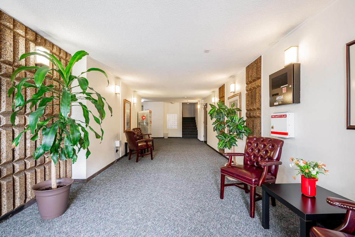 Staircase Photo of 306 505 Ninth Street, New Westminster, BC