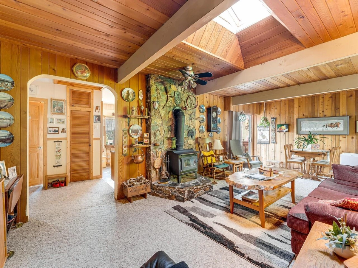 Family Room Photo of 1689 Peters Road, North Vancouver, BC