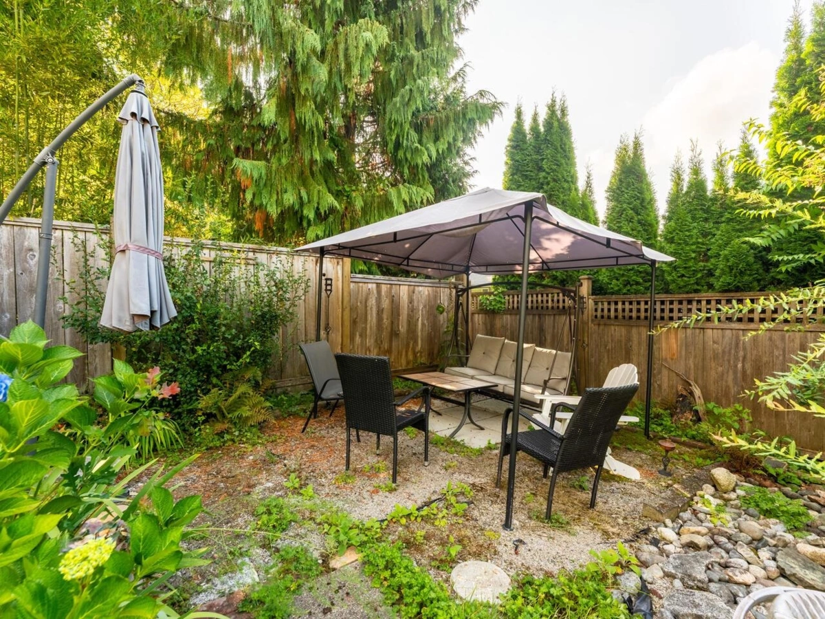 Kitchen Island Photo of 1689 Peters Road, North Vancouver, BC
