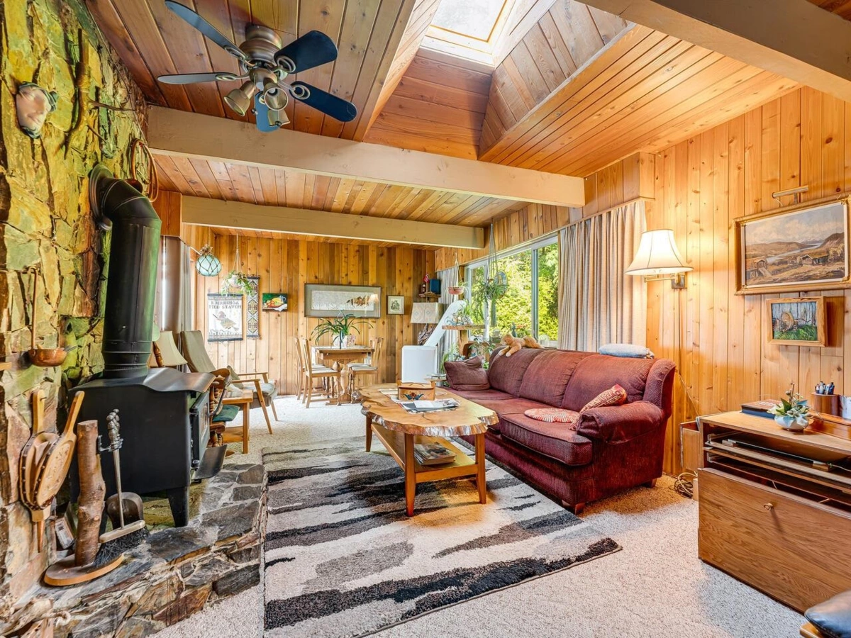 Living Room Photo of 1689 Peters Road, North Vancouver, BC