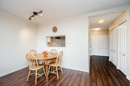 Breakfast Nook Photo of 502 15111 Russell Avenue, White Rock, BC