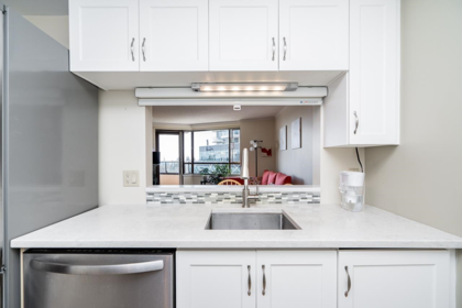 Kitchen Photo of 502 15111 Russell Avenue, White Rock, BC