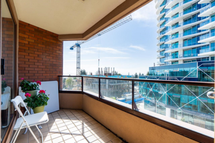 Laundry Room Photo of 502 15111 Russell Avenue, White Rock, BC