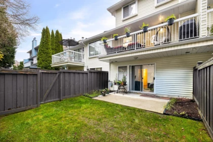 Entry Foyer Photo of 2 13982 72 Avenue, Surrey, BC