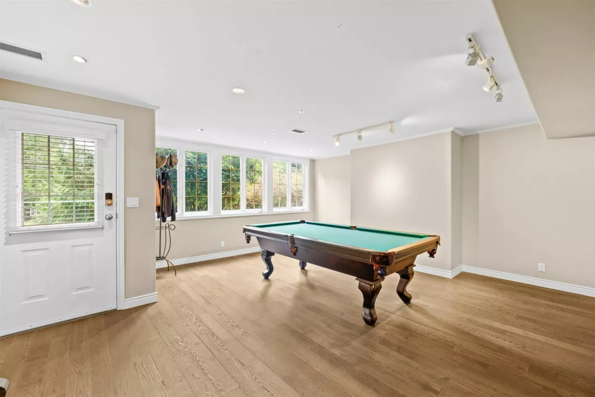 Front Yard Photo of 4622 Cove Cliff Road, North Vancouver, BC