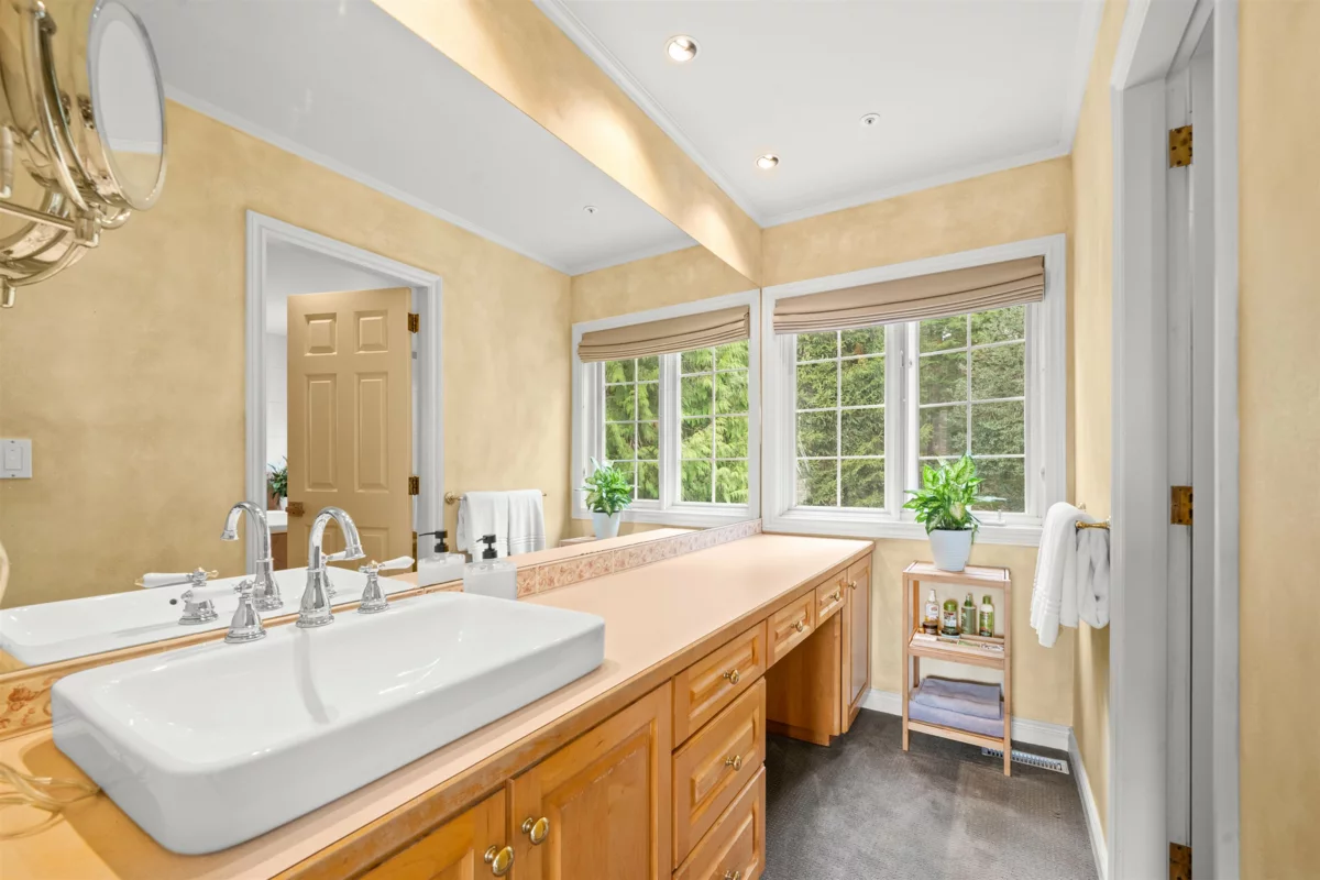 Hallway Photo of 4622 Cove Cliff Road, North Vancouver, BC