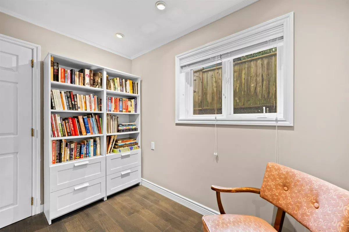 Swimming Pool Photo of 4622 Cove Cliff Road, North Vancouver, BC