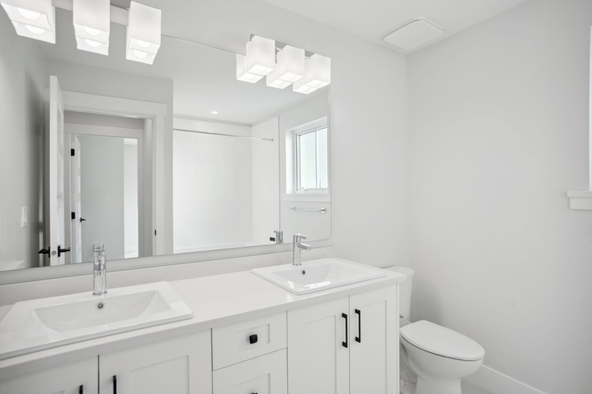 Walk-In Closet Photo of 10070 178 Street, Surrey, BC