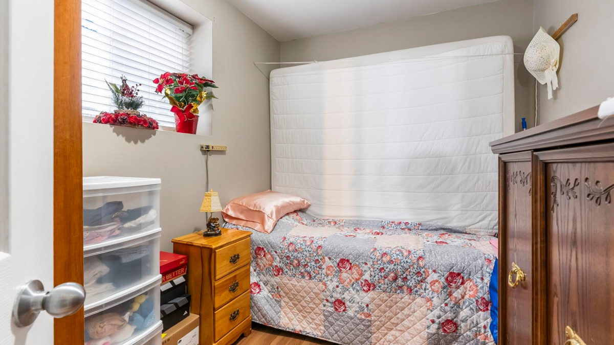 Front Yard Photo of 7079 190 Street, Surrey, BC