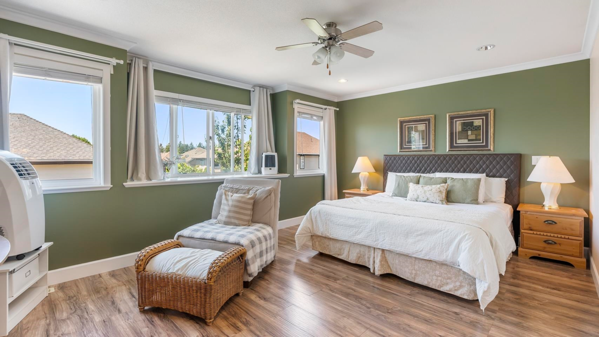 Guest Bathroom Photo of 7079 190 Street, Surrey, BC