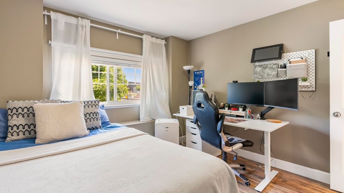 Hallway Photo of 7079 190 Street, Surrey, BC