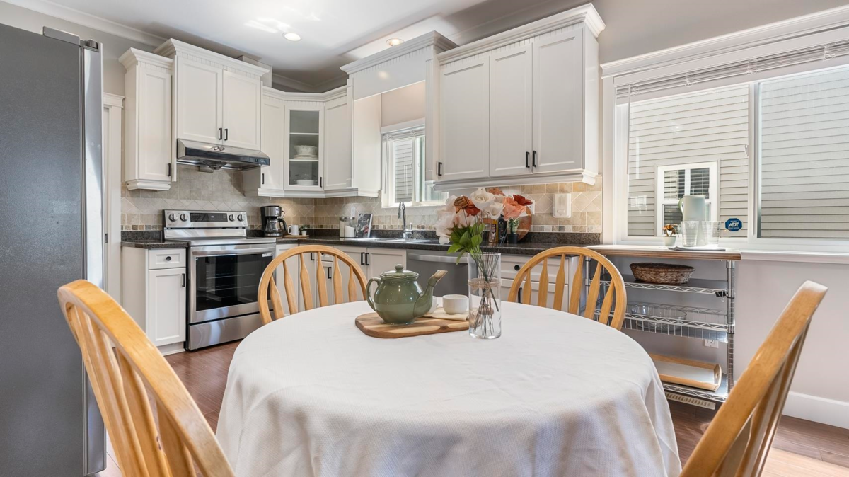 Primary Bathroom Photo of 7079 190 Street, Surrey, BC
