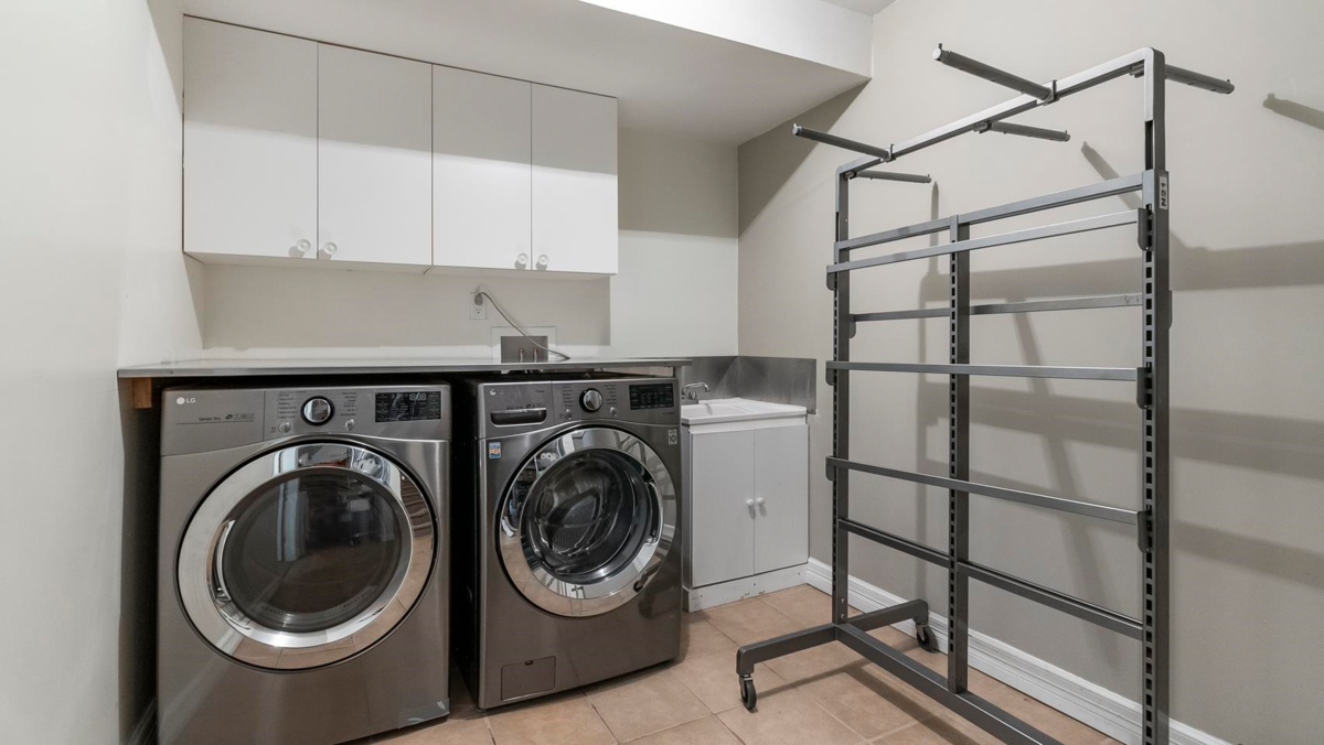 Swimming Pool Photo of 7079 190 Street, Surrey, BC