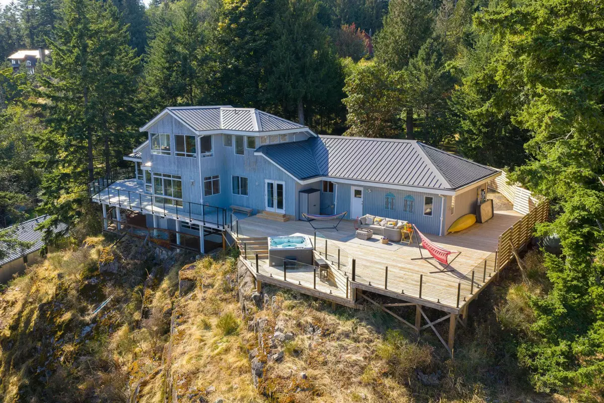 Basement Recreation Room Photo of 252 Jason Road, Bowen Island, BC