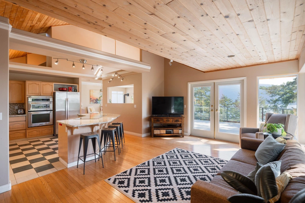 Breakfast Nook Photo of 252 Jason Road, Bowen Island, BC