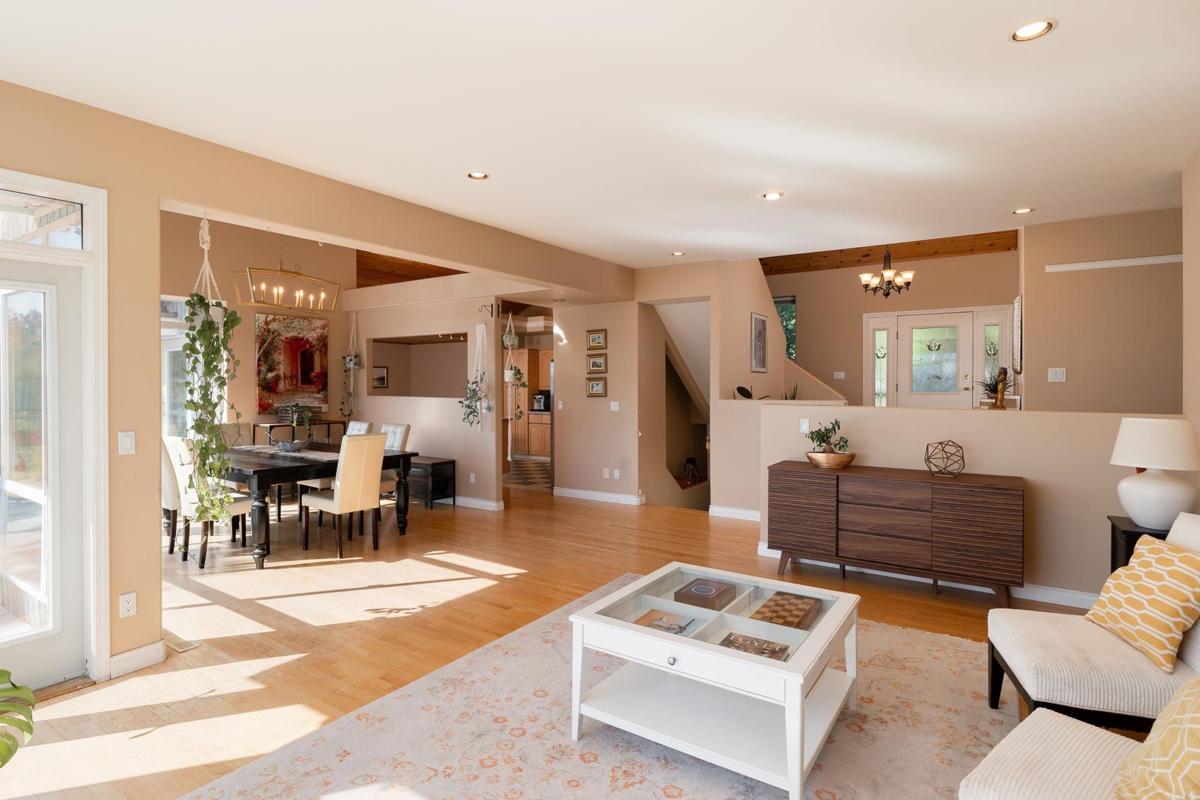 Kitchen Island Photo of 252 Jason Road, Bowen Island, BC