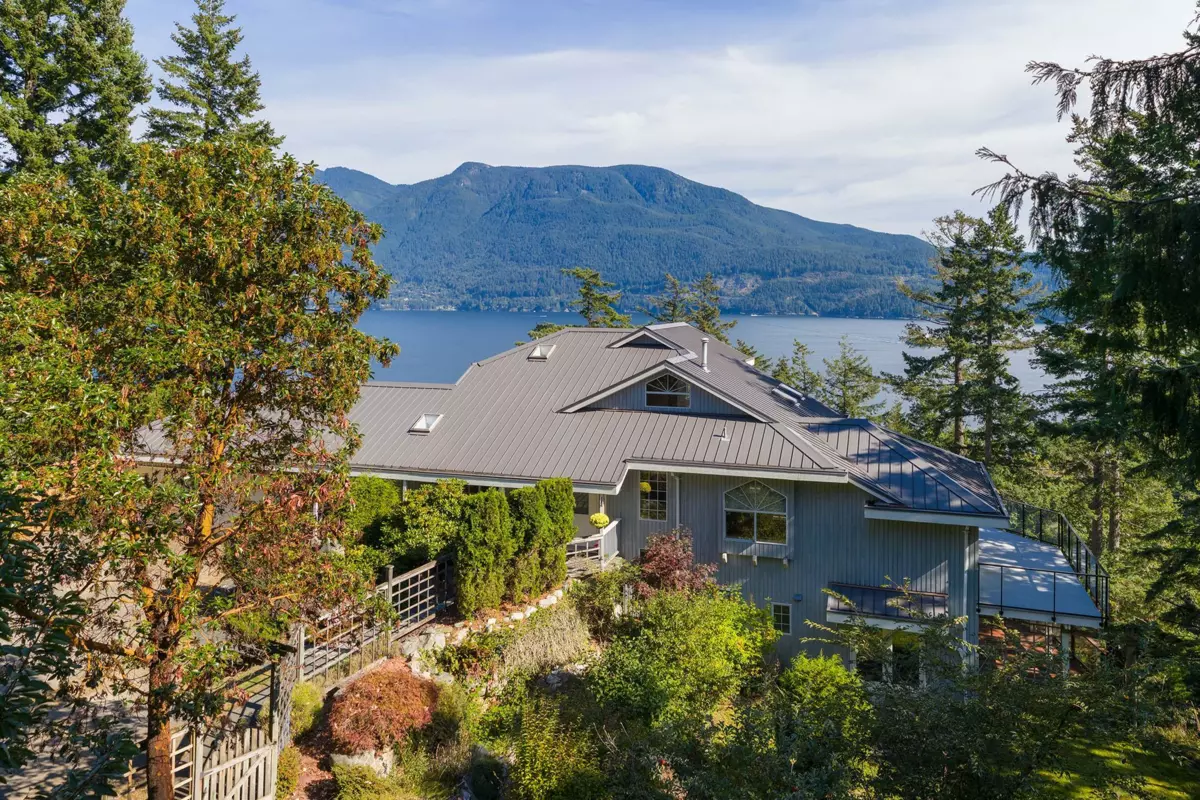 Living Room Photo of 252 Jason Road, Bowen Island, BC