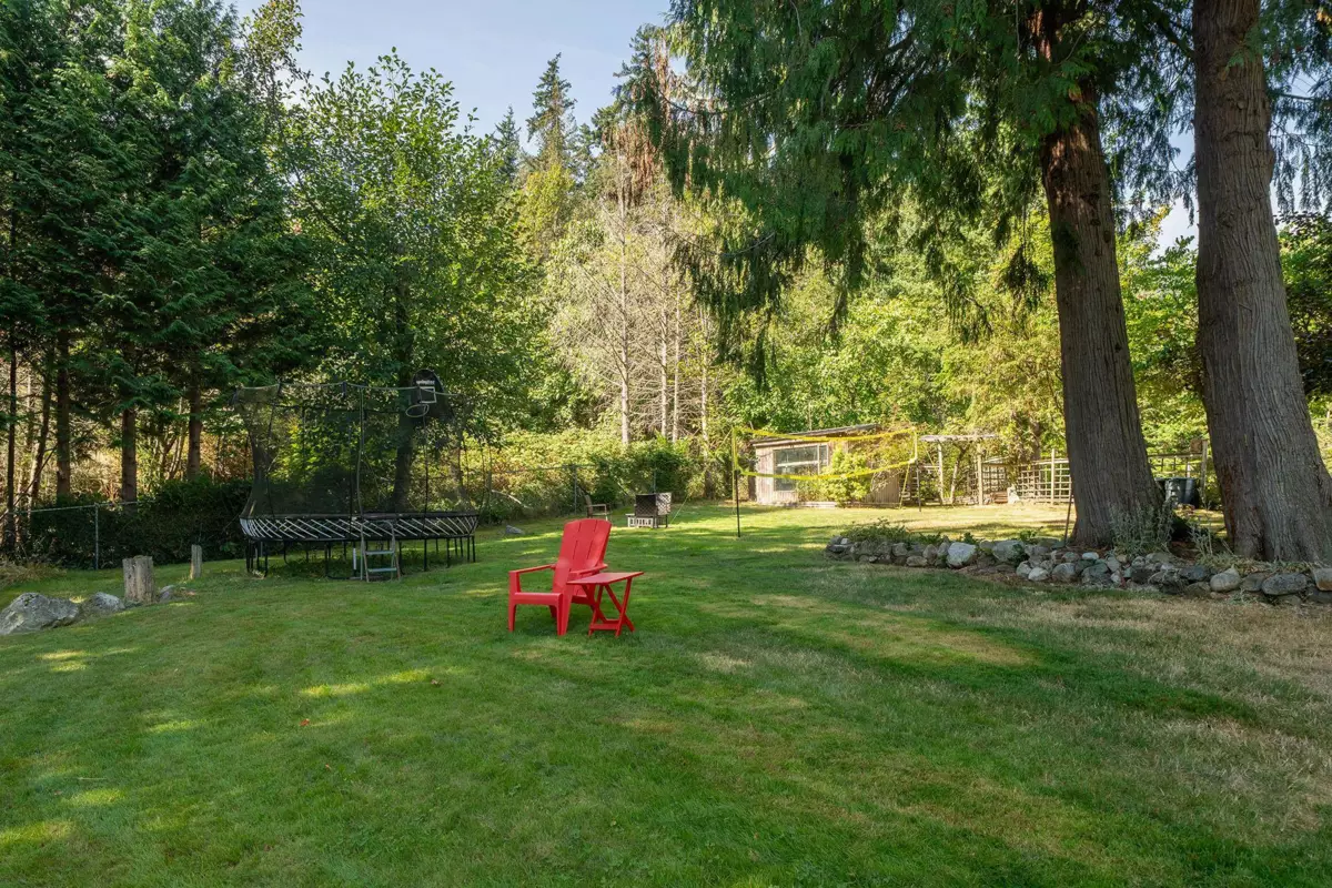 Outdoor Kitchen Photo of 252 Jason Road, Bowen Island, BC
