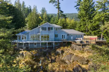 Entry Foyer Photo of 252 Jason Road, Bowen Island, BC