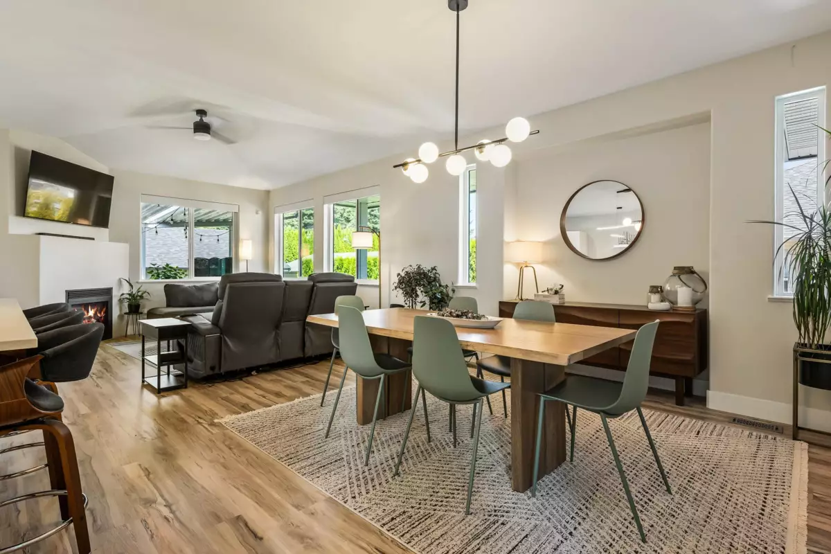 Breakfast Nook Photo of 44425 Elsie Place, Chilliwack, BC