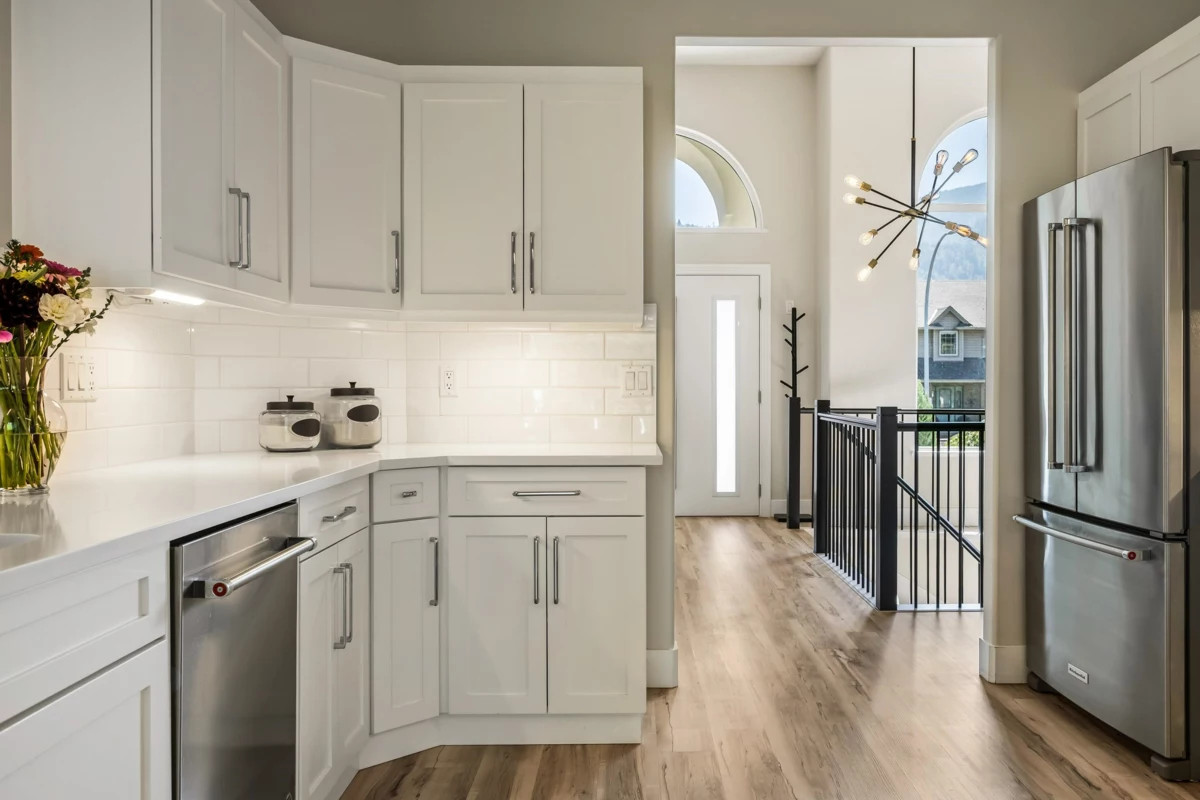 Kitchen Island Photo of 44425 Elsie Place, Chilliwack, BC