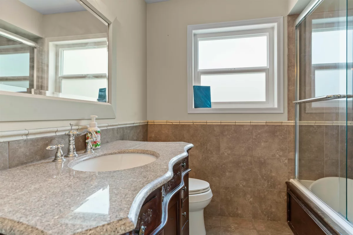 Front Yard Photo of 34602 Semlin Place, Abbotsford, BC