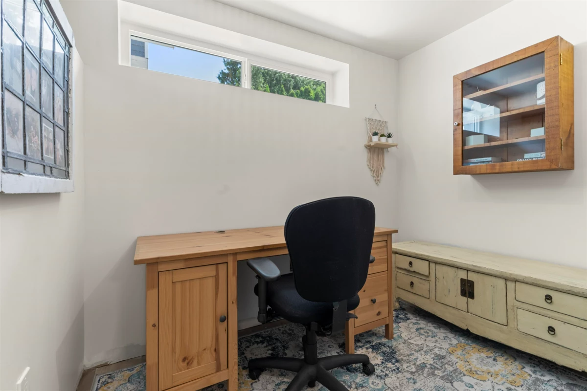 Guest Bathroom Photo of 34602 Semlin Place, Abbotsford, BC