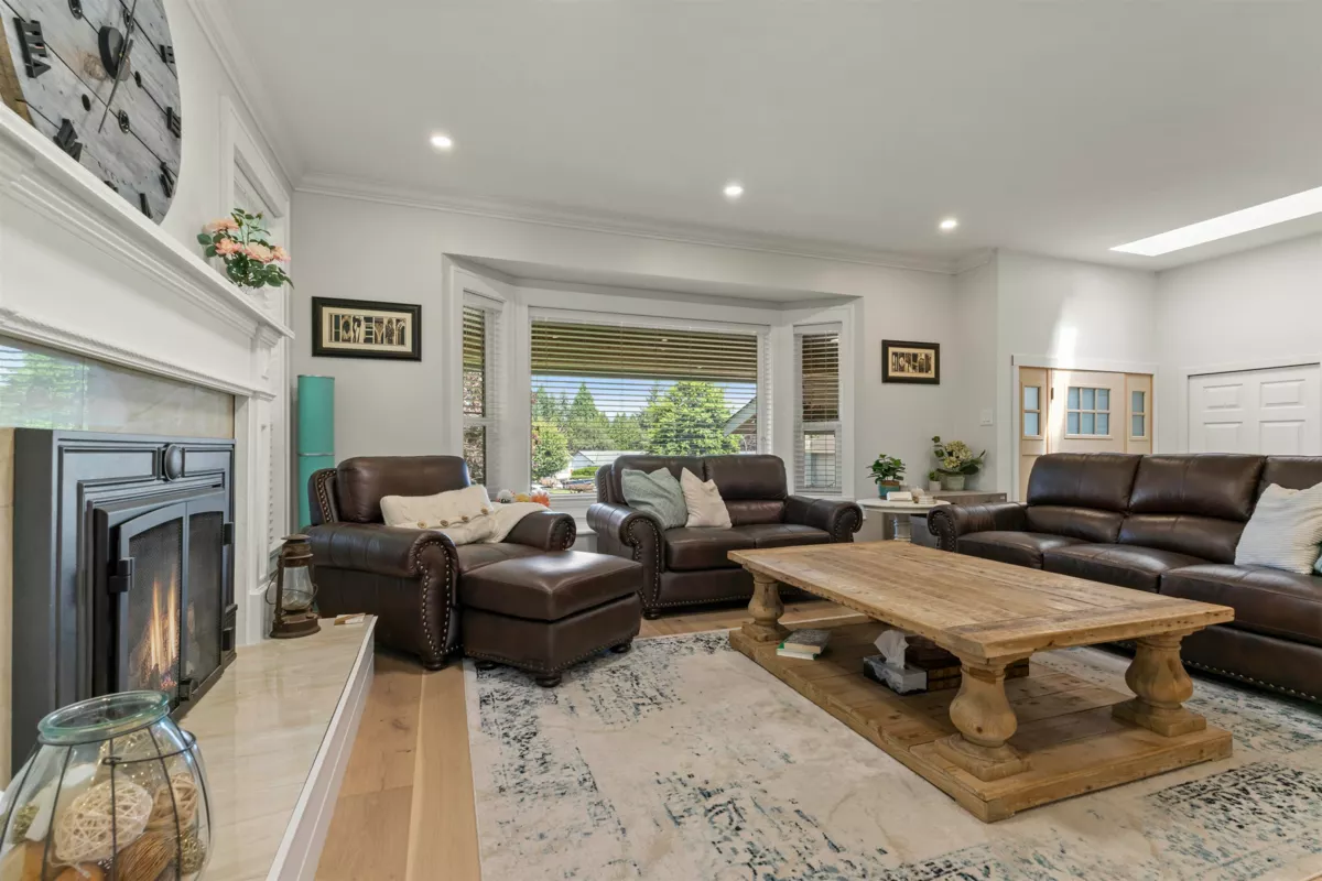 Kitchen Island Photo of 34602 Semlin Place, Abbotsford, BC