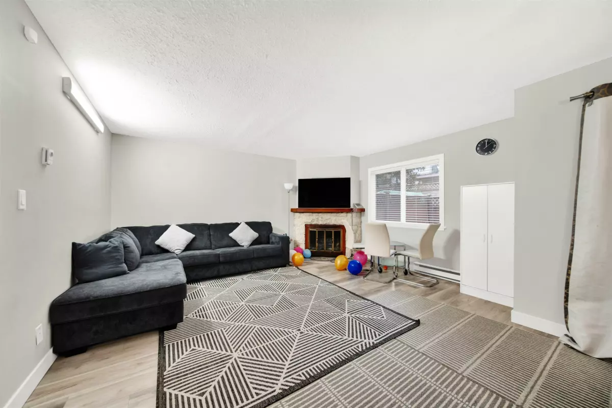Kitchen Island Photo of 104 13275 70b Avenue, Surrey, BC