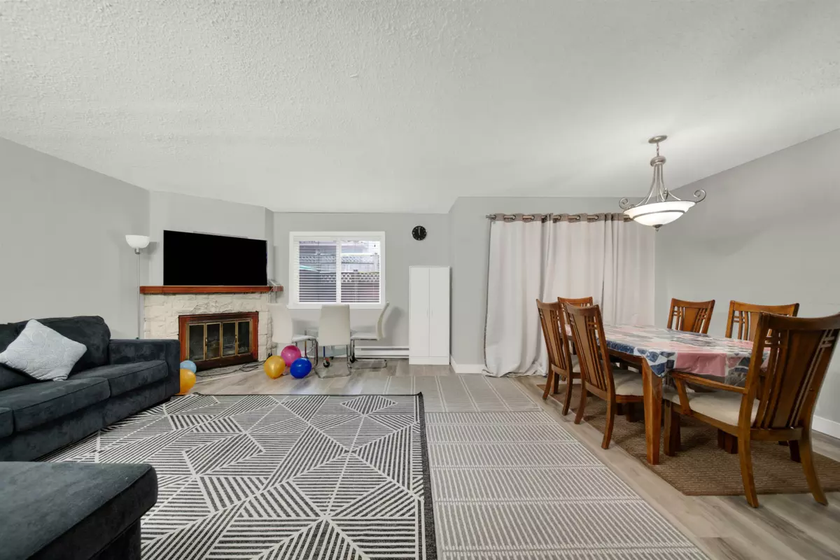 Kitchen Photo of 104 13275 70b Avenue, Surrey, BC