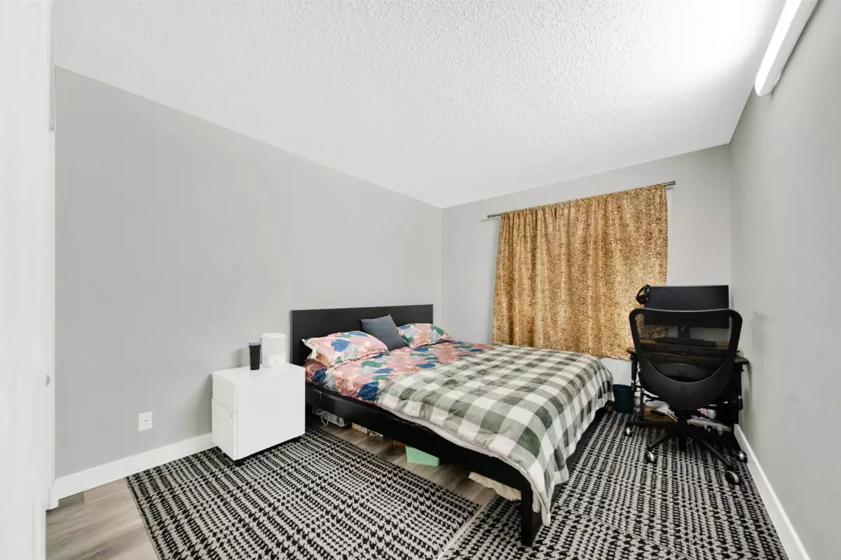 Walk-In Closet Photo of 104 13275 70b Avenue, Surrey, BC