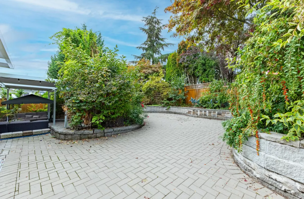 Entry Foyer Photo of 1147 Confederation Drive, Port Coquitlam, BC