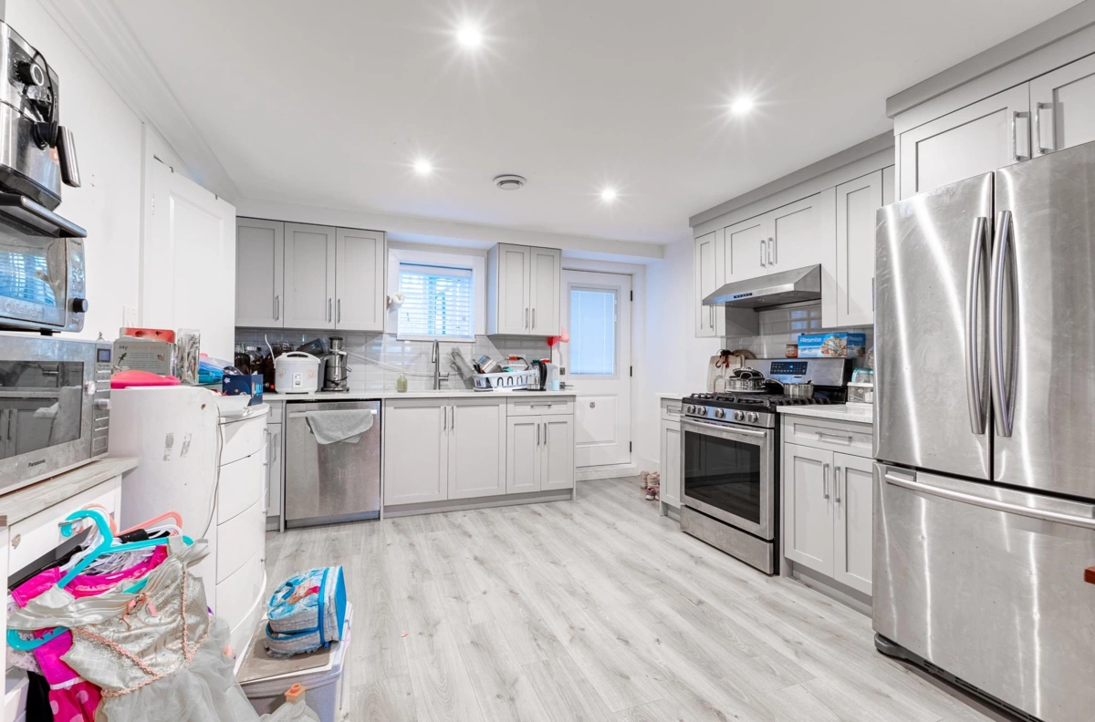 Guest Bathroom Photo of 1147 Confederation Drive, Port Coquitlam, BC