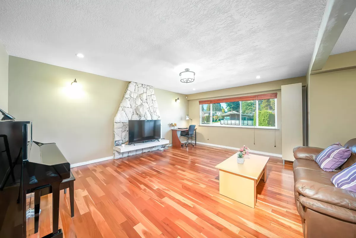 Dining Area Photo of 7122 Paulus Court, Burnaby, BC