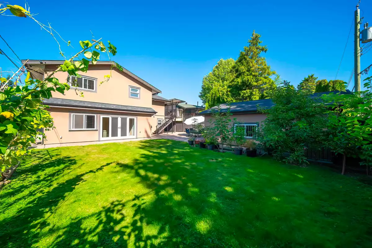 Fitness Center Photo Near 7122 Paulus Court, Burnaby, BC