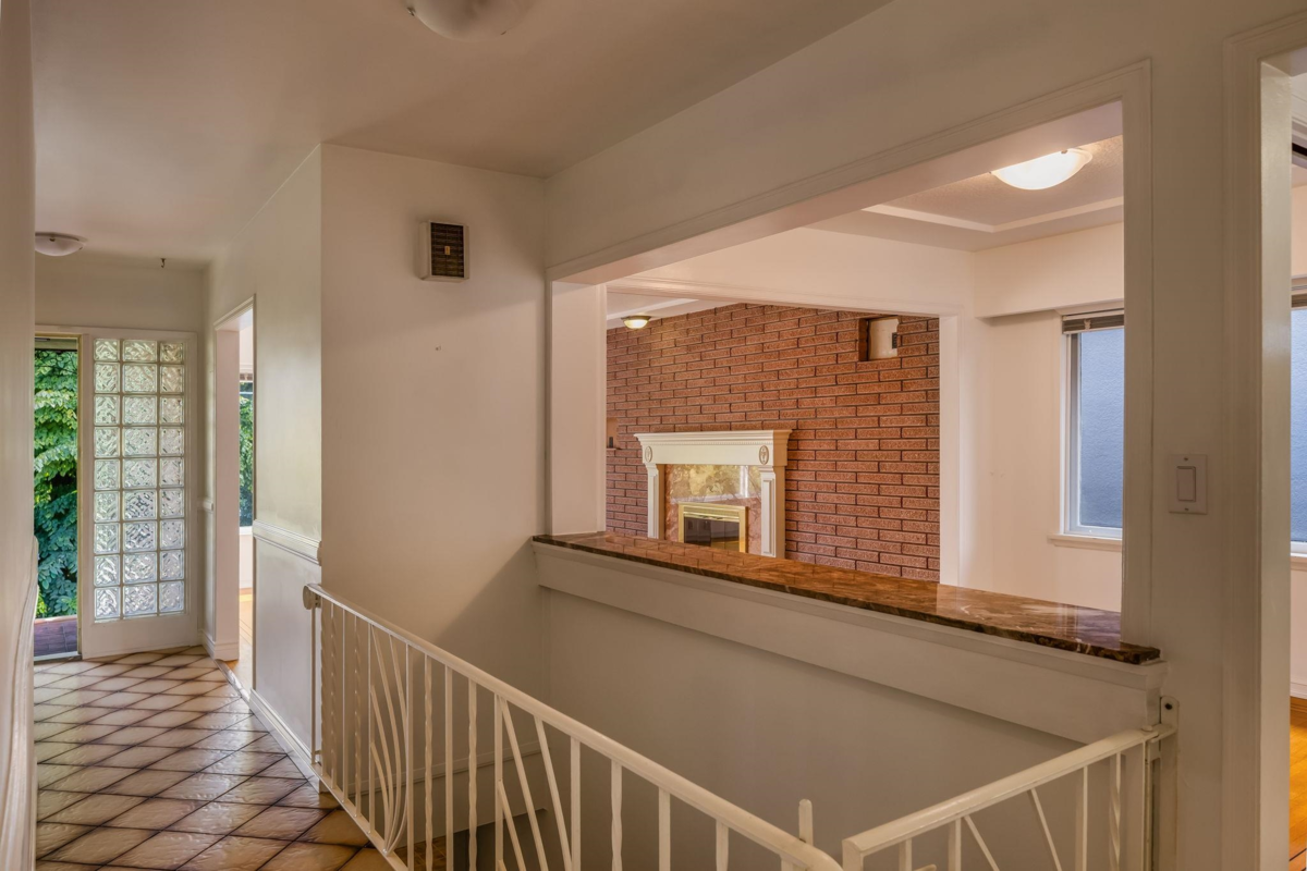 Entry Foyer Photo of 2869 Venables Street, Vancouver, BC
