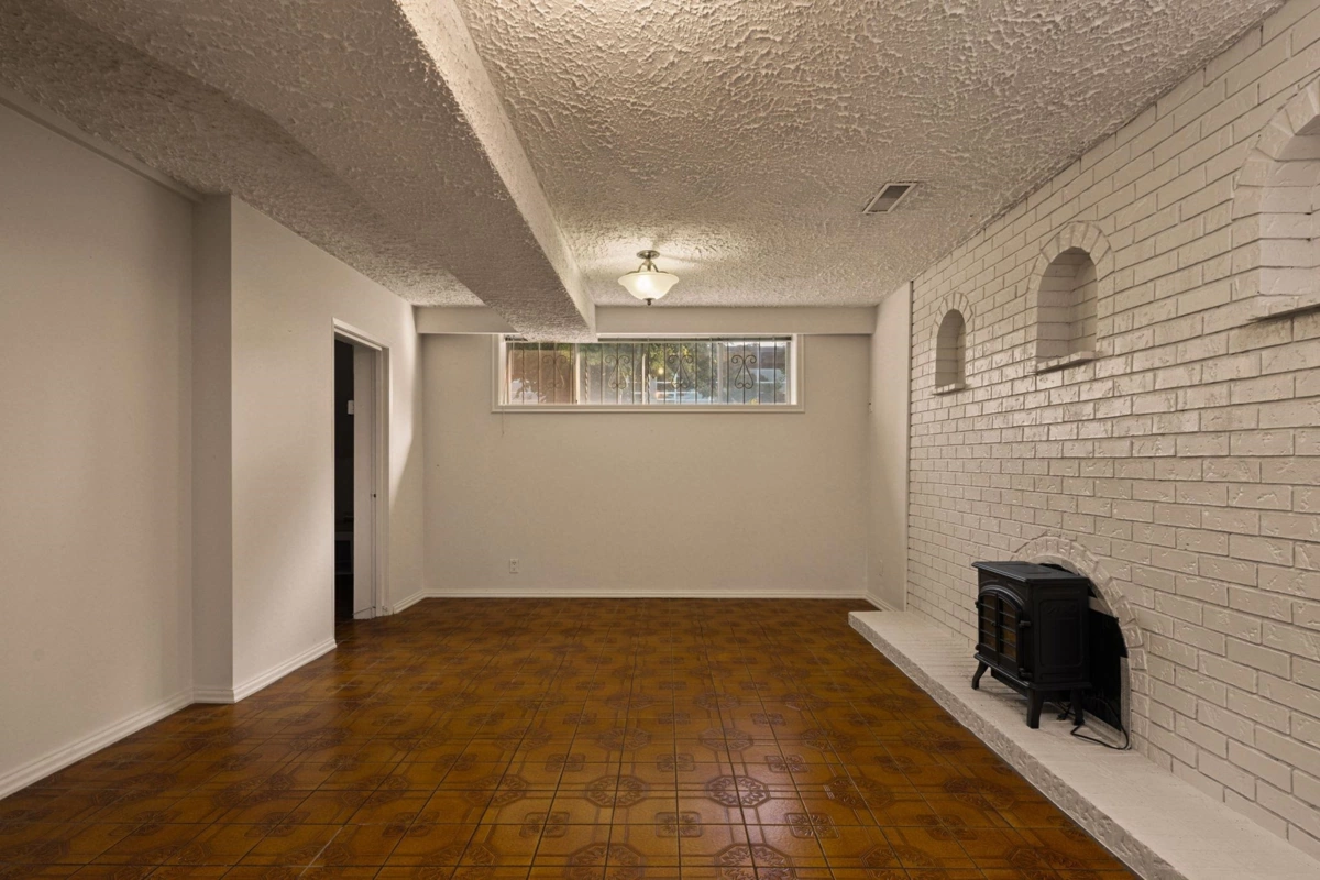 Hallway Photo of 2869 Venables Street, Vancouver, BC