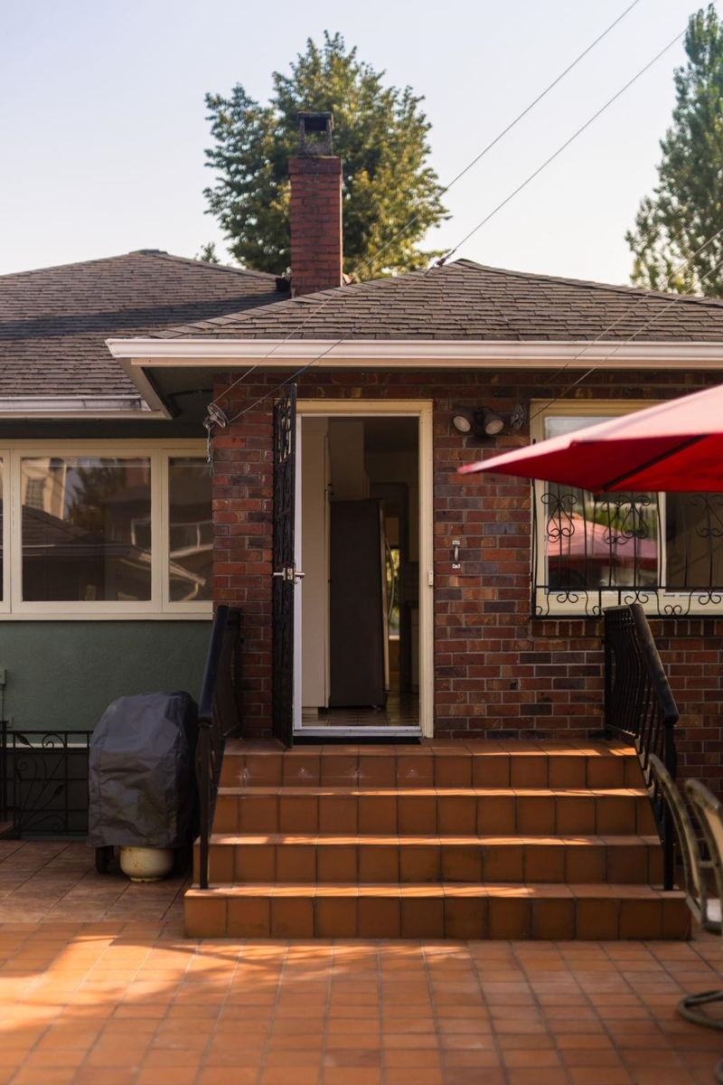 Hot Tub / Spa Photo of 2869 Venables Street, Vancouver, BC