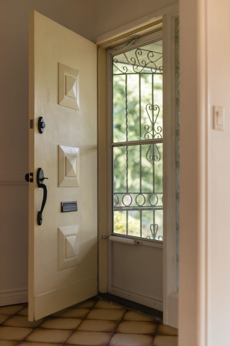 Kitchen Island Photo of 2869 Venables Street, Vancouver, BC