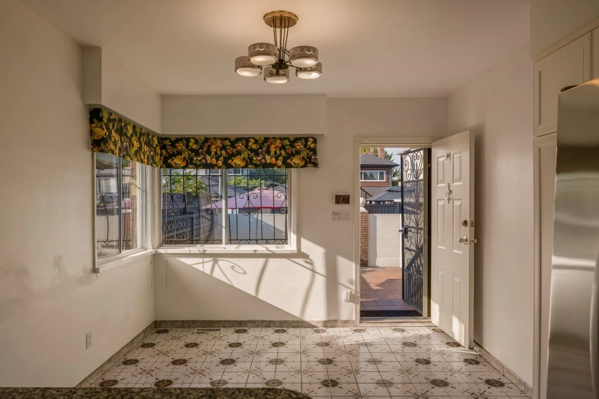 Powder Room Photo of 2869 Venables Street, Vancouver, BC