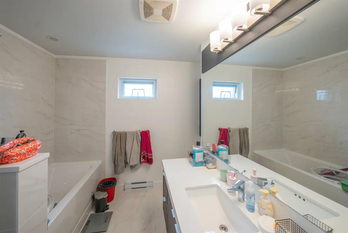 Kitchen Island Photo of 1 2371 Ranger Lane, Port Coquitlam, BC