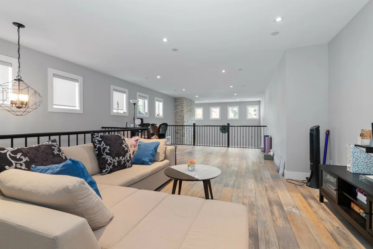 Entry Foyer Photo of 755 Aspen Lane, Harrison Hot Springs, BC