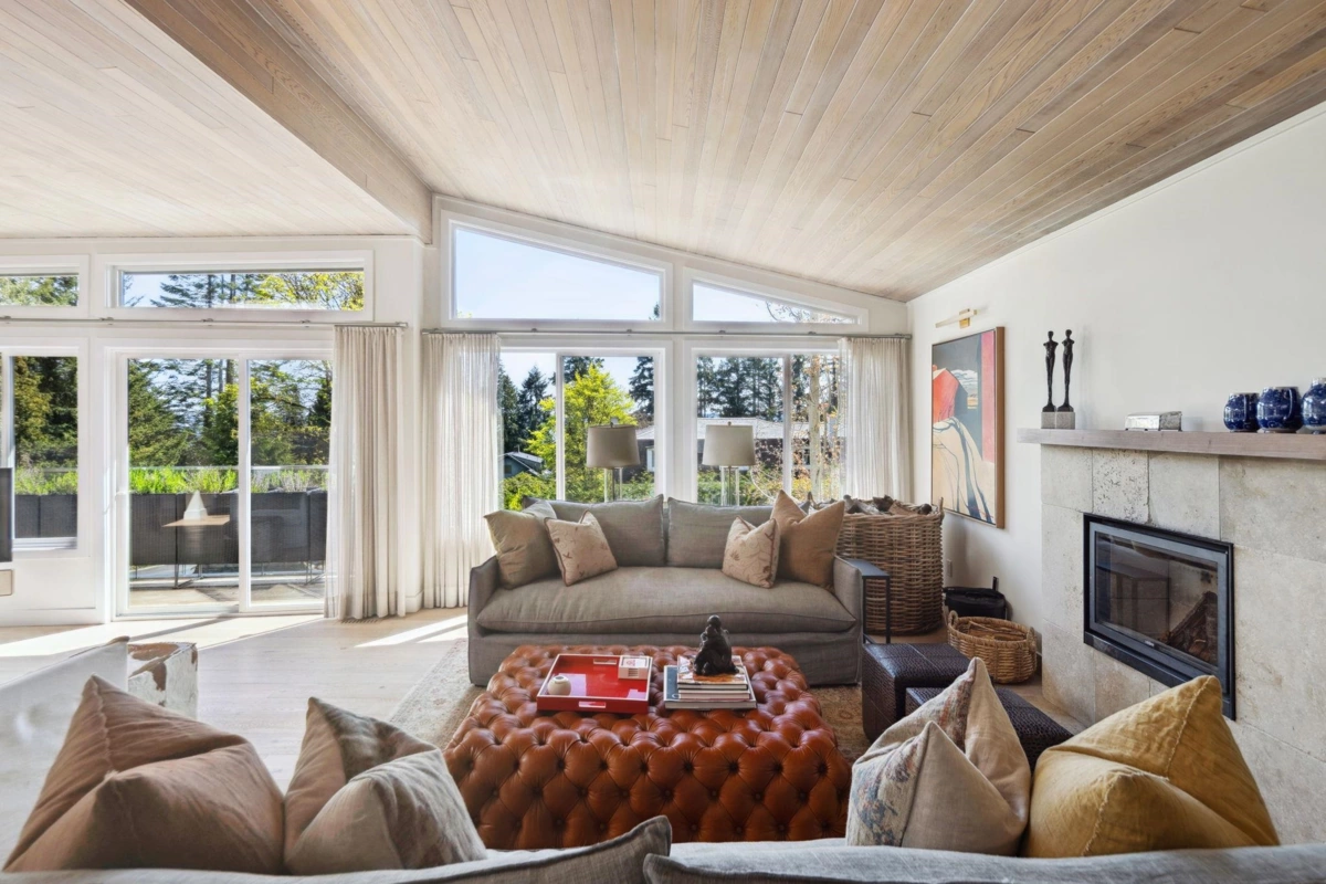 Family Room Photo of 4445 Stone Court, West Vancouver, BC