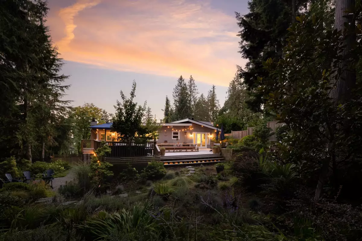 Garden / Landscaping Photo of 4445 Stone Court, West Vancouver, BC