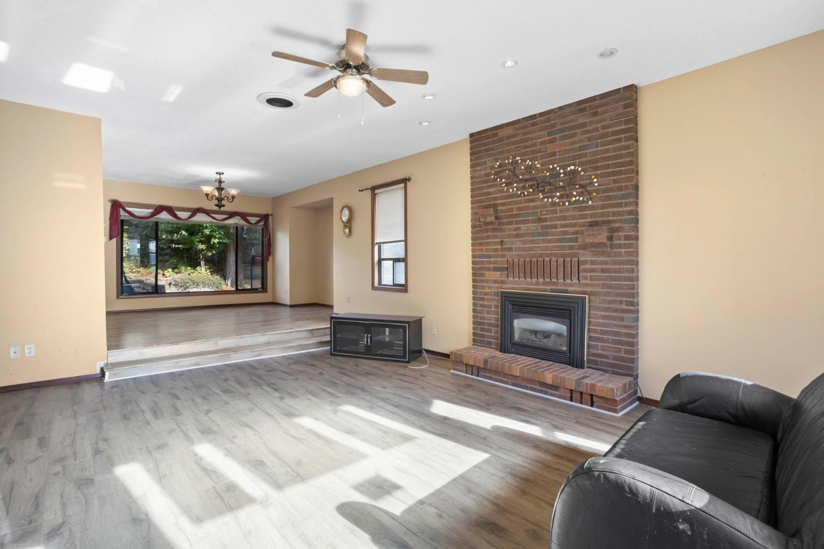 Kitchen Island Photo of 10031 Eagle Crescent, Chilliwack, BC