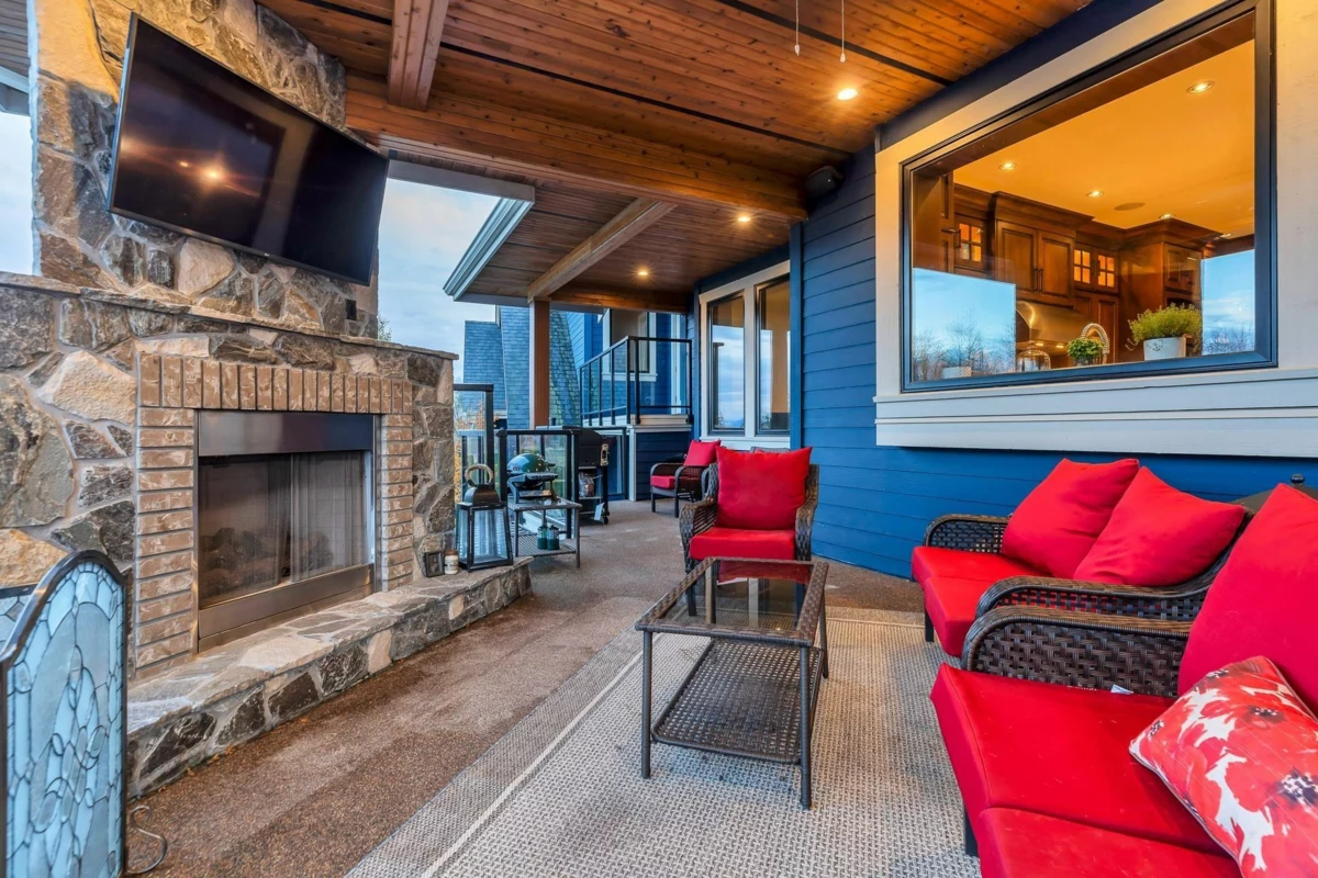 Outdoor Kitchen Photo of 20069 2 Avenue, Langley, BC