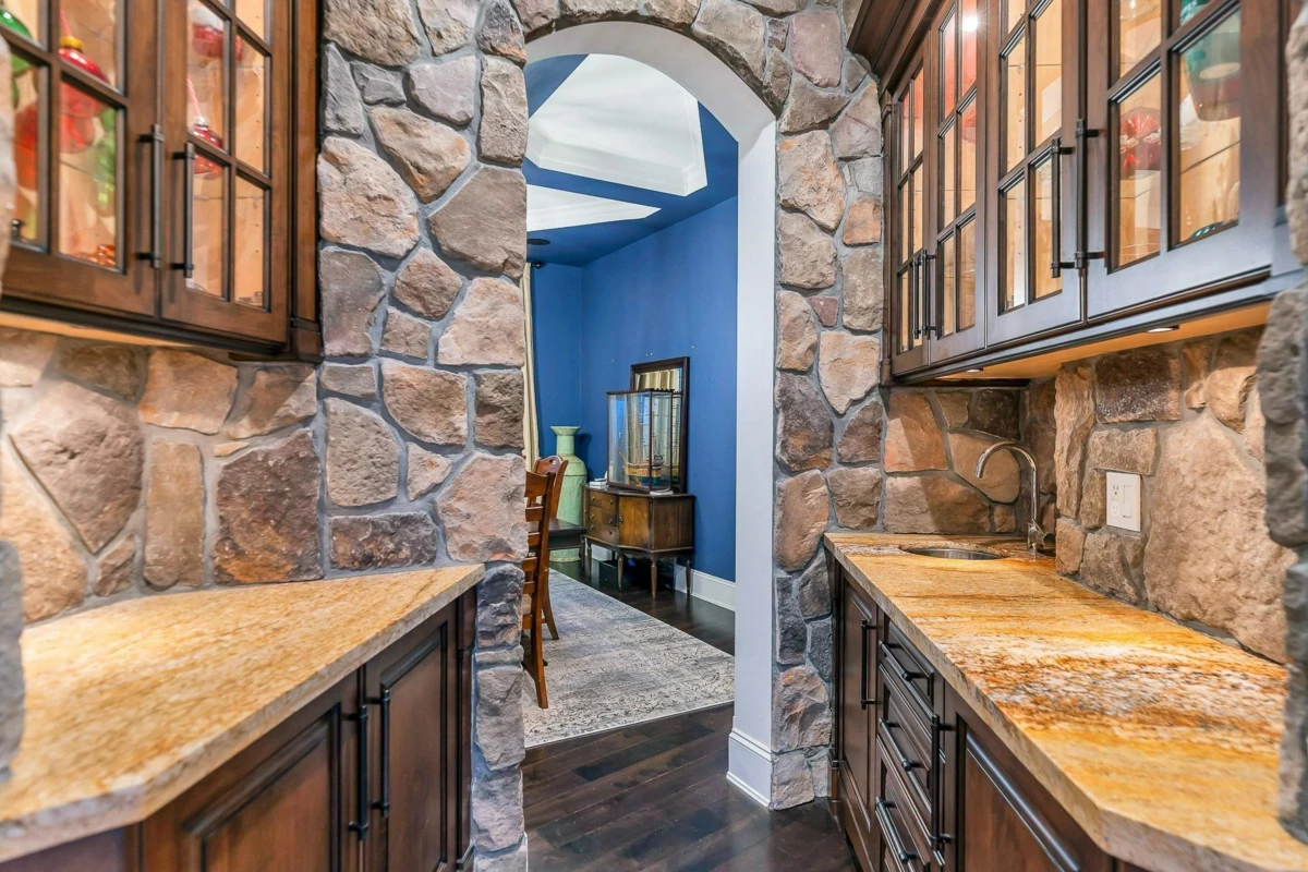 Walk-In Closet Photo of 20069 2 Avenue, Langley, BC